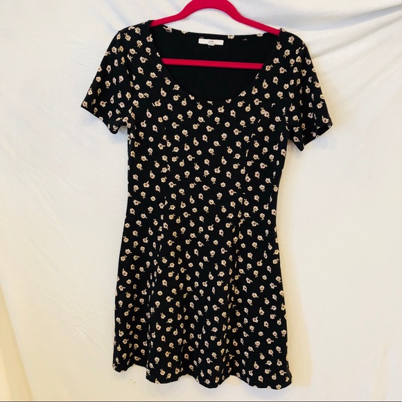 Vans Dresses & Skirts - Vans Black & Roses Skater Mini Dress, Size M